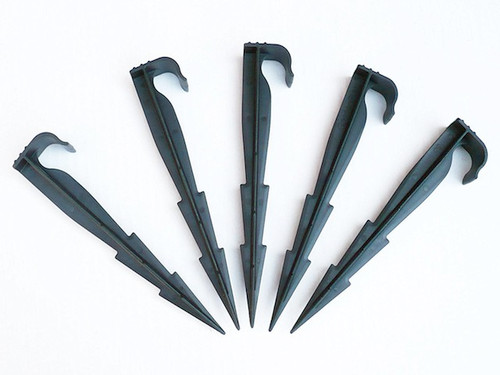 Irrigation hose securing clips