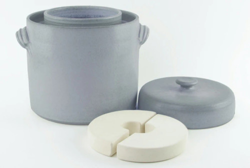 Traditional 2 litre stoneware fermentation pot with weight stones