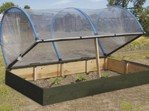 the mini polytunnel comes with a hinge to attach it to raised beds