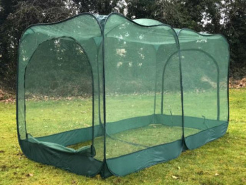 The Pop Up Net Fruit Cage offers an ideal protective environment for larger patches of brassicas, blueberries, gooseberries and other medium sized fruit and veg.