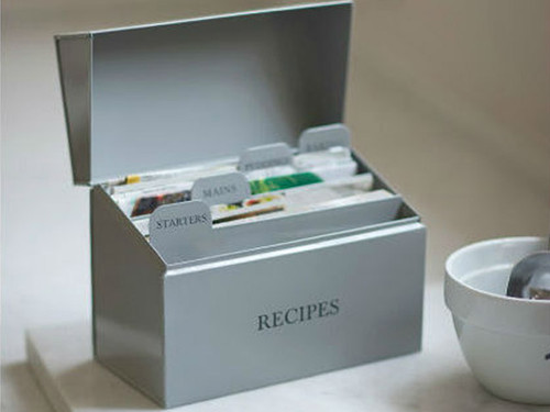 Recipe collecting box with lid