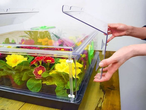 the light support bracket for a Vitopod propagator