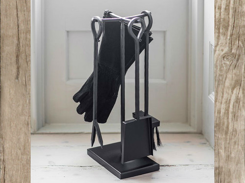 The wood burner set with black gloves